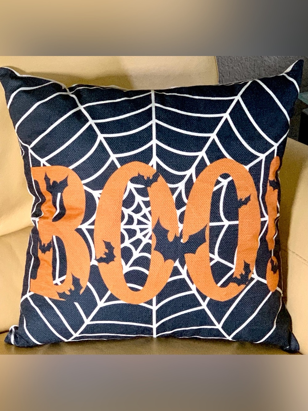 18"x18" Orange Black Halloween Spider Web Flying Bats "Boo!" Pillow Cover New